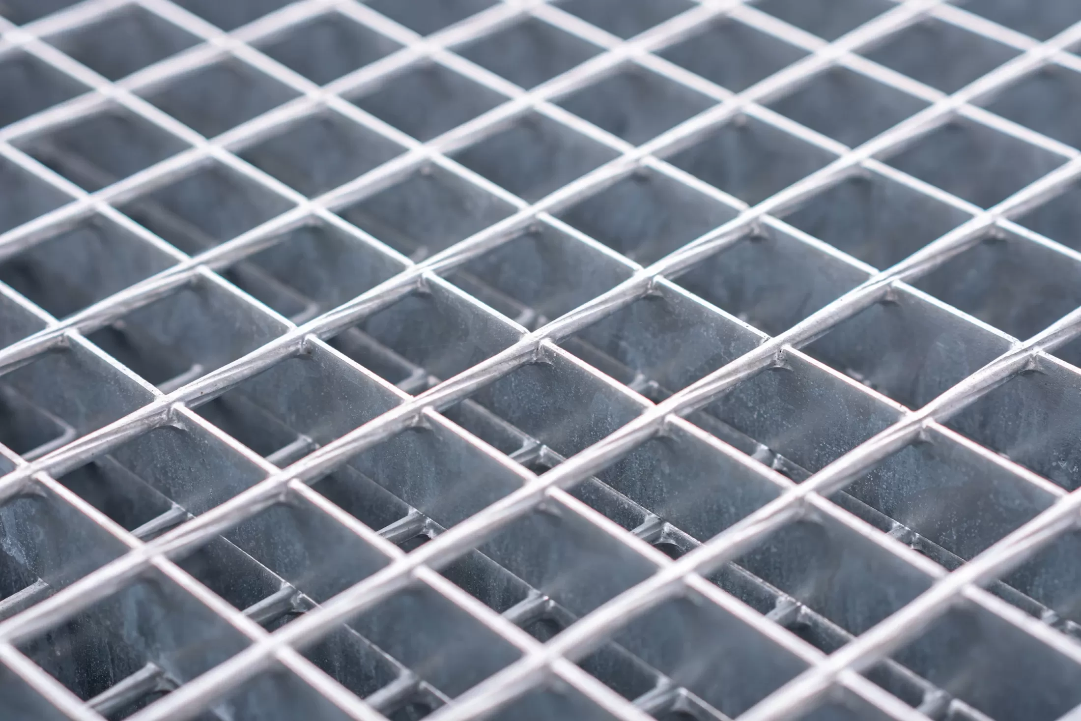 Podlahové rošty a schodišťové stupně