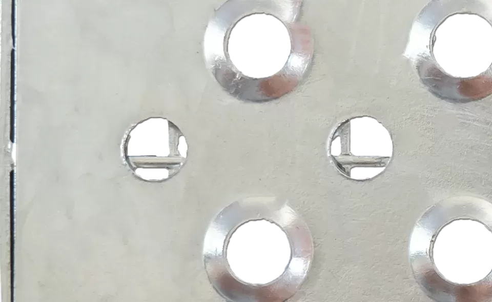 ukázka roštu z děrovaného plechu